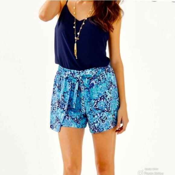Lilly Pulitzer Blue Mylee Print Tie Front Shorts Breezy Beachy Style Size 2 - Picture 1 of 8